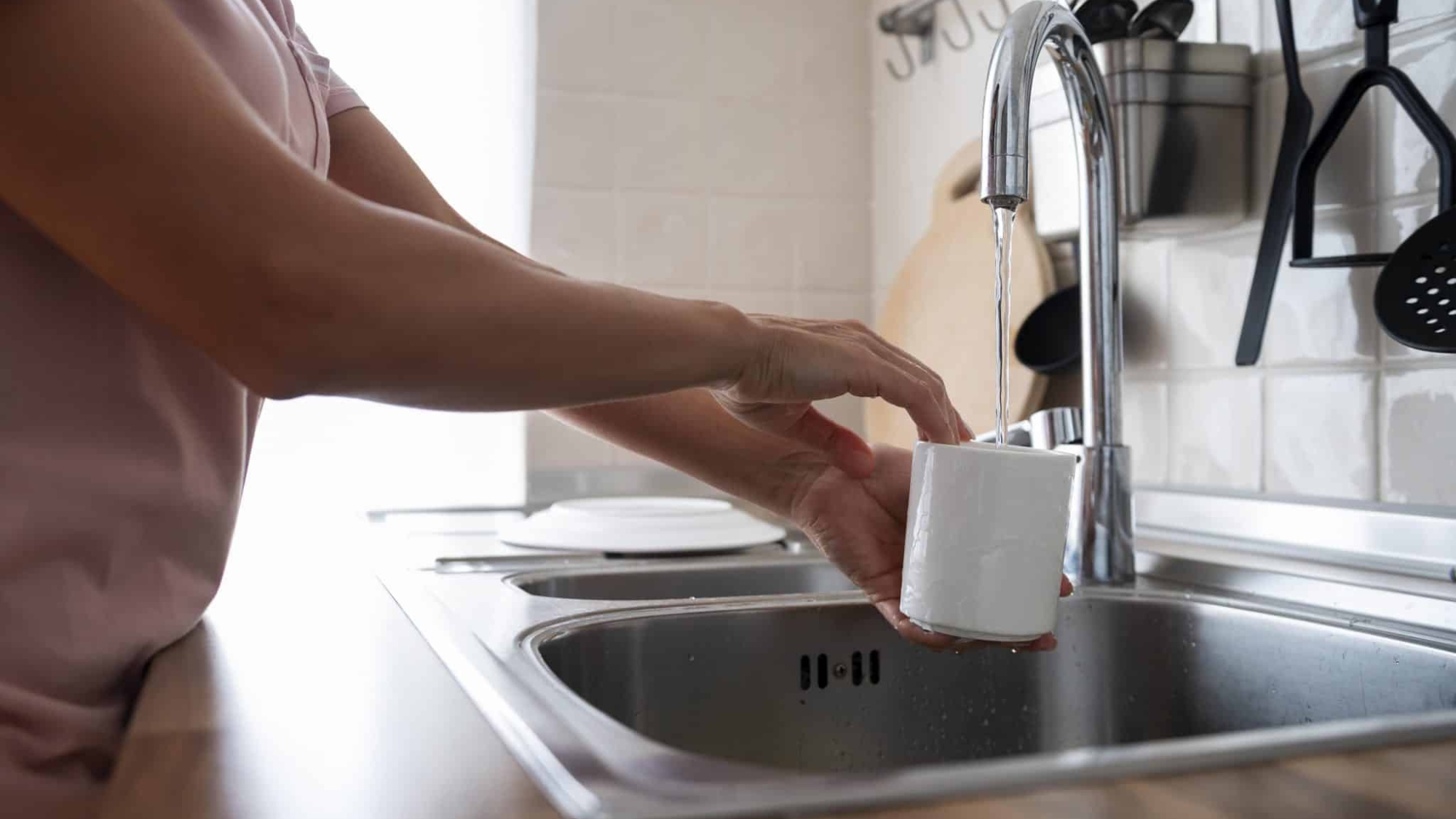 woman-washing-her-white-mug